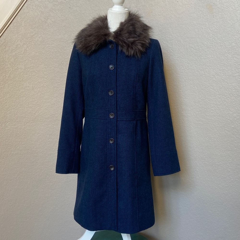 Sale! Elegant Navy Coat with Faux Fur Collar, size S, Banana Republic - Picture 9 of 16